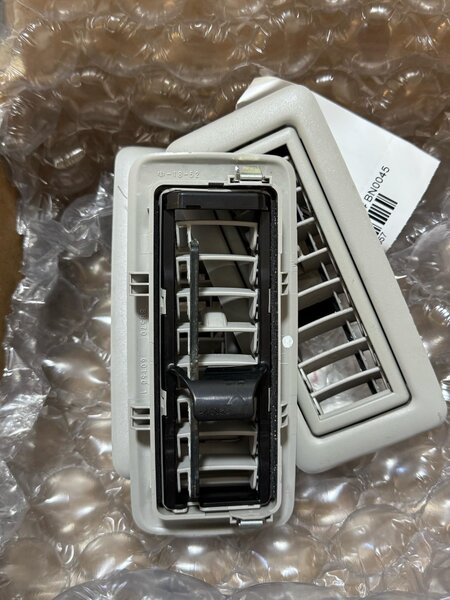 Воздушные дефлекторы на LX570