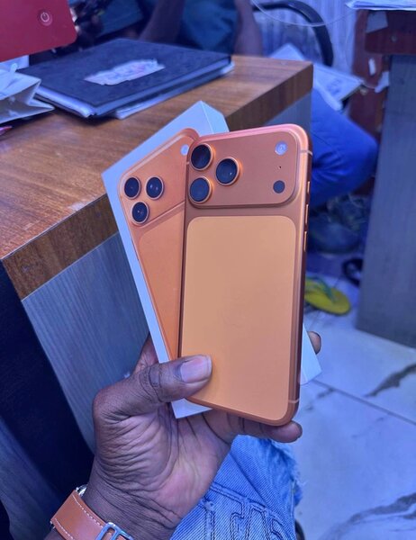 iPhone 17 pro Max 256 gb j