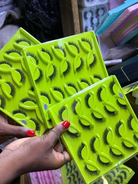 Faux Cils Volumineux