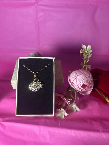 Collier en forme de signe