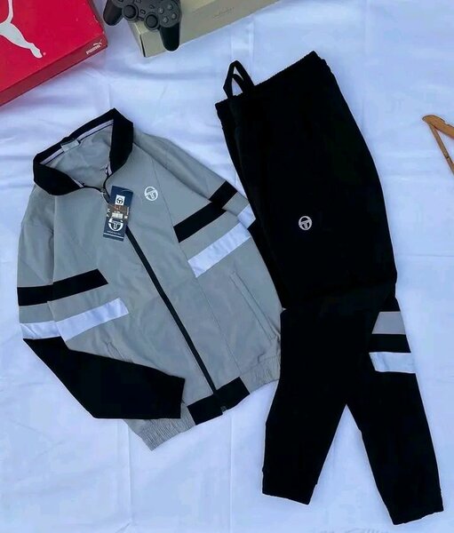 Ensemble survêtement gris et noir