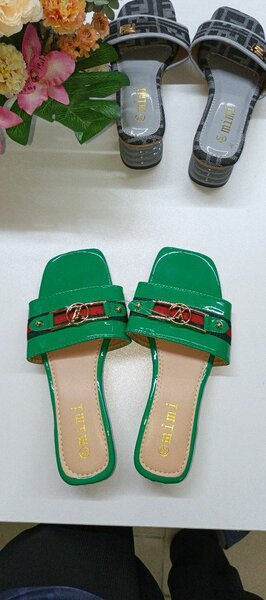 Sandales vertes élégantes