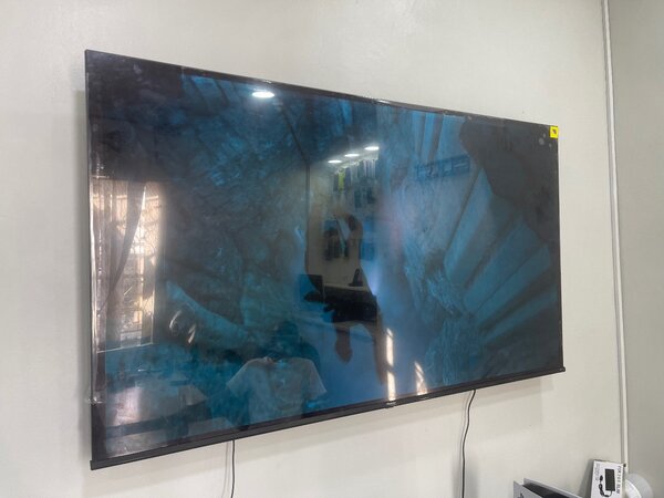 Hisense 65 inches television