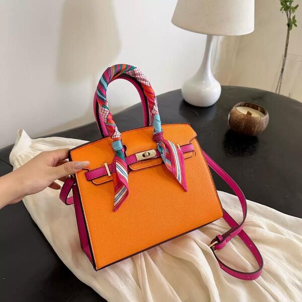 Sac à main coloré élégant