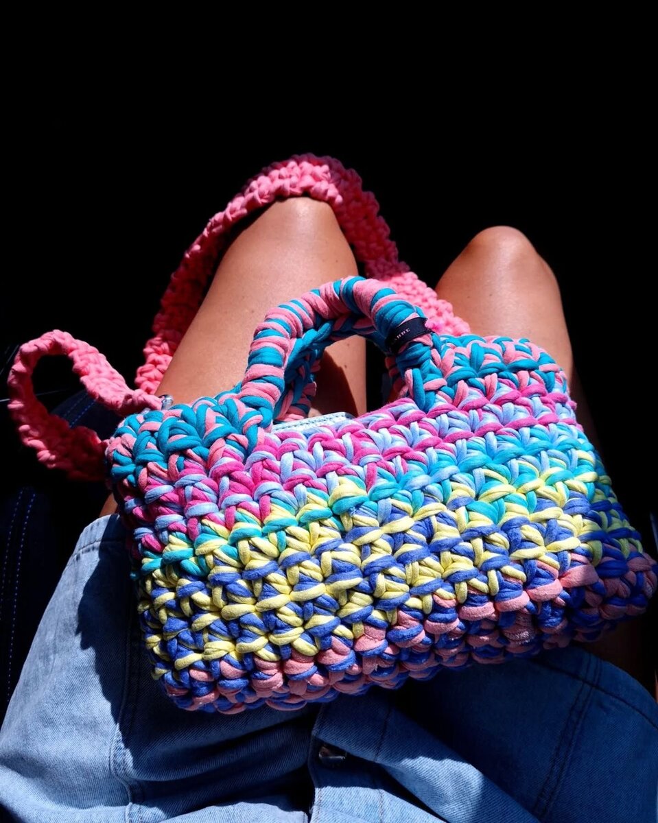 Sac à main en tricot coloré
