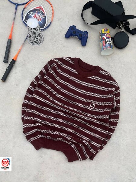 Pull rayé en tricot bordeaux