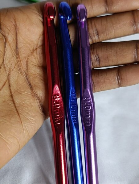 Crochets en aluminium colorés