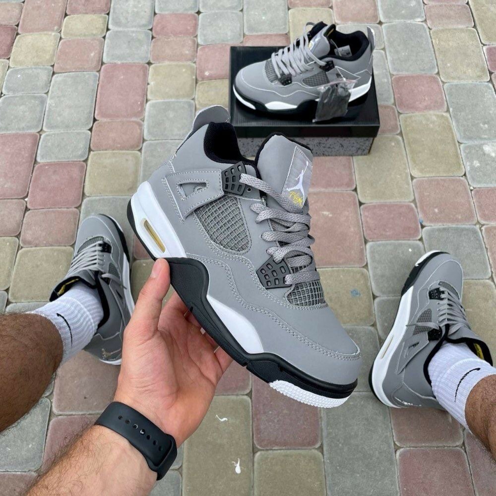 AIR JORDAN 4