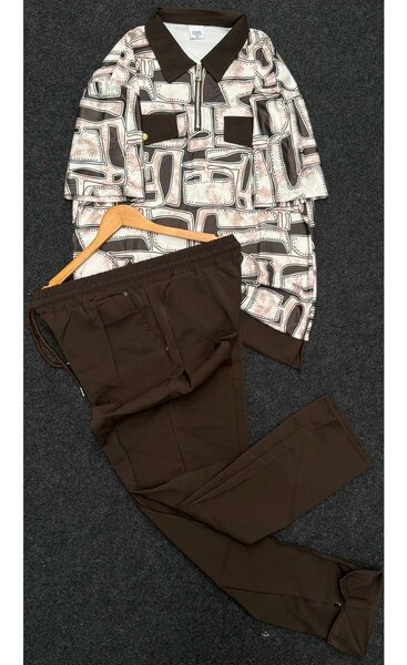 Ensemble homme : sweat imprimé et pantalon brun
