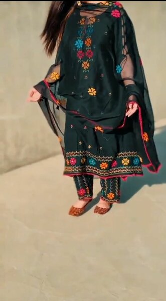 3 pcs women's unstitched Embroidered Lawn suit
