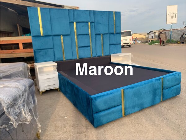 Bed, headboard and side drawers