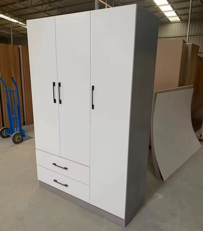 Armoire moderne 3 portes