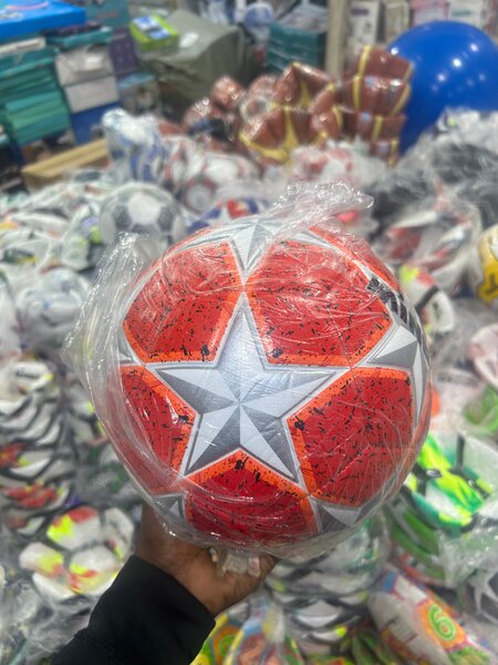 Ballon de football étoilé