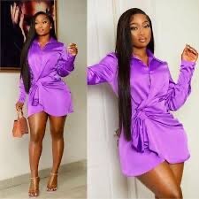 Robe chemise satinée violet élégant