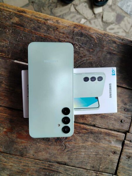 Samsung Galaxy A16 Smartphone