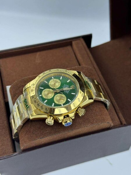 Montres Élégantes en Acier