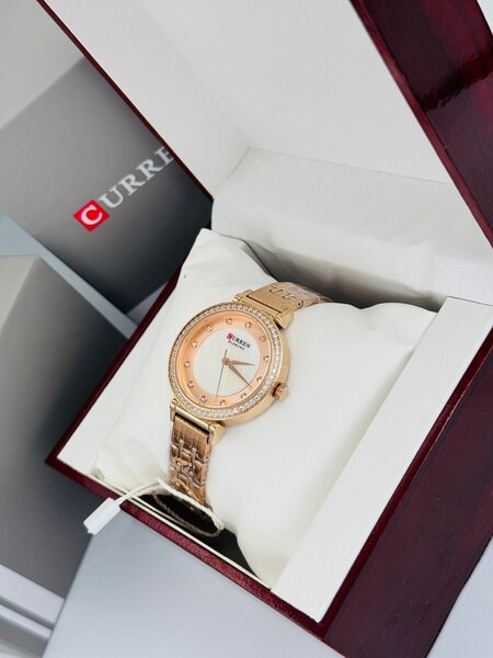 Montre femme Curren dorée élégante