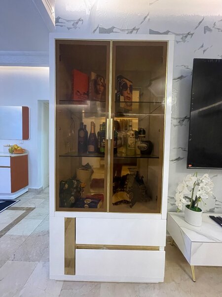 Vitrine moderne en verre et bois