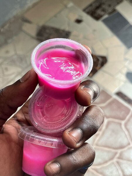 PRODUIT DE LÈVRES ROSES