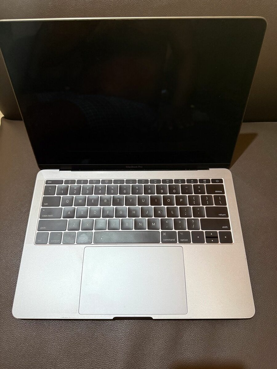 Macbook PRO 17 CORE I5 256GB