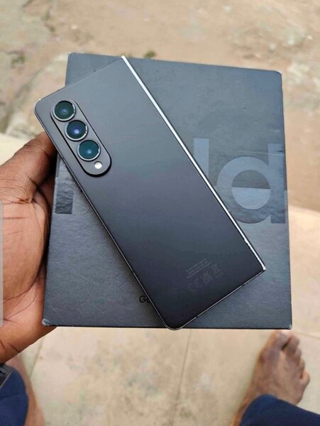 Samsung Z fold 4 256 phantom black