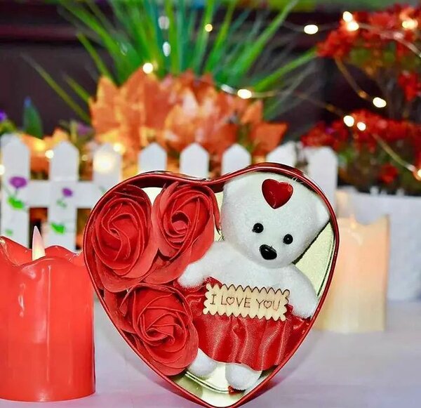 Cadeau ours en peluche et roses rouges