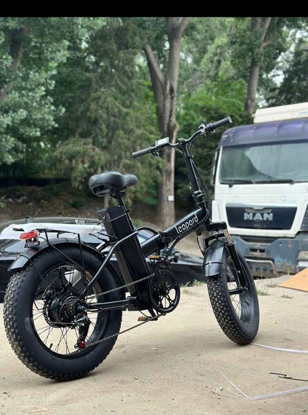 Vélo électrique pliable compact