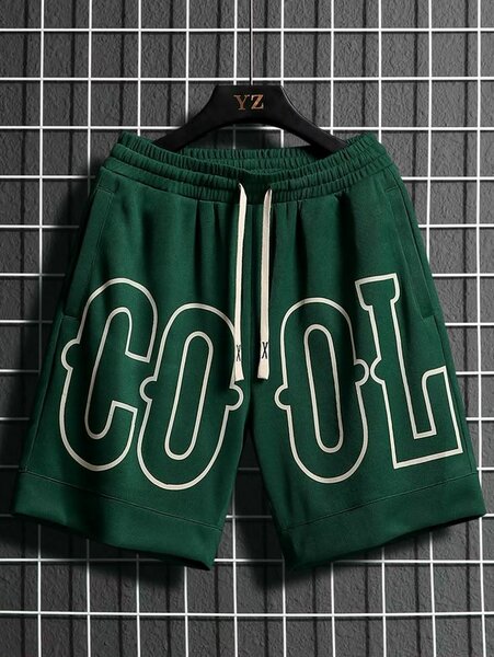Shorts homme vert avec motif COOL