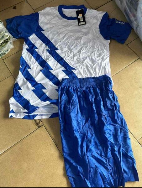 Ensemble de sport Adidas bleu et blanc