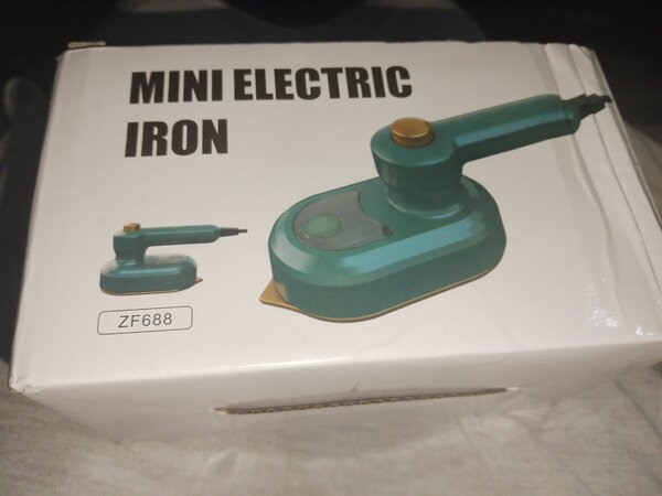 Fer à repasser électrique compact
