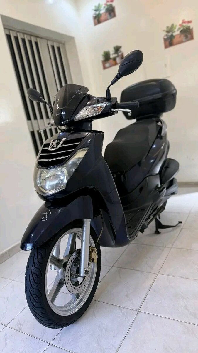 Scooter Peugeot élégant et pratique