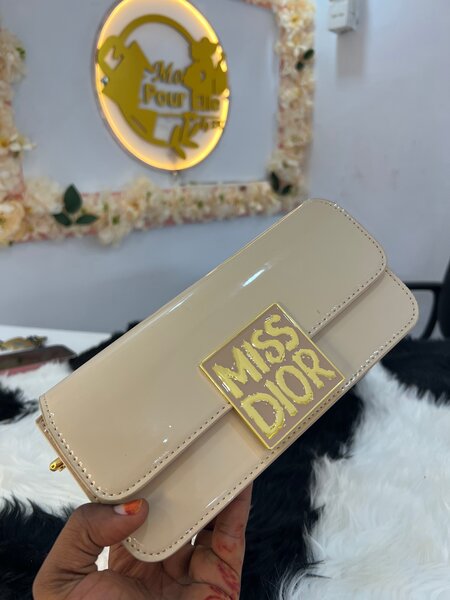 Pochette élégante beige