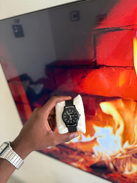 Montre élégante noire