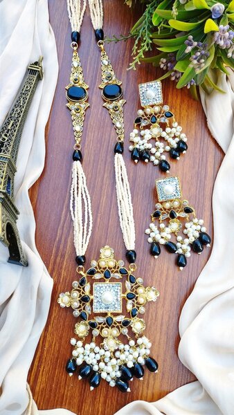 Ladies wedding set necklace and earrings