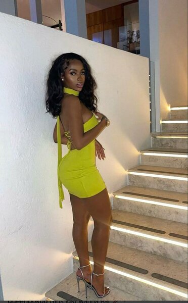 Robe moulante jaune élégante