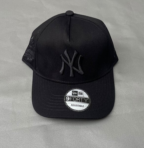 Casquette noire réglable NY