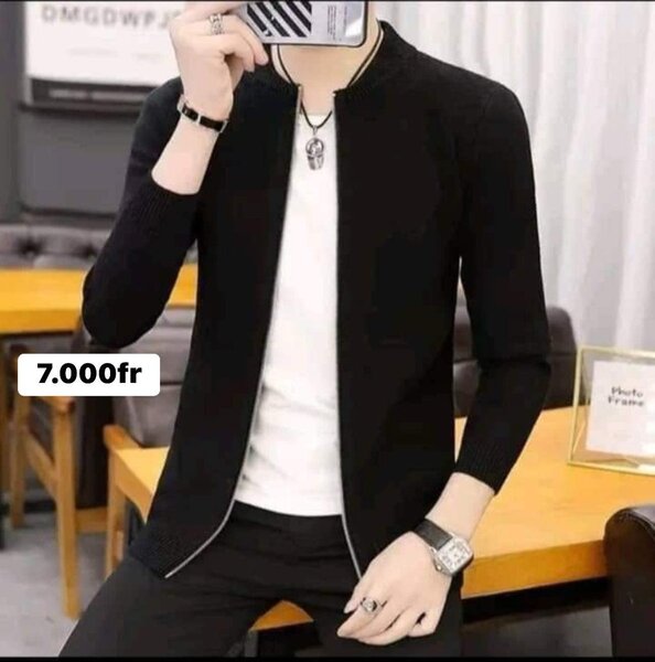 Des pulls cardigan, noire