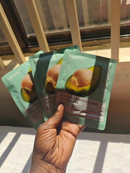 AVOCADO MOISTURIZING FACIAL MASK Face mask 10 pieces