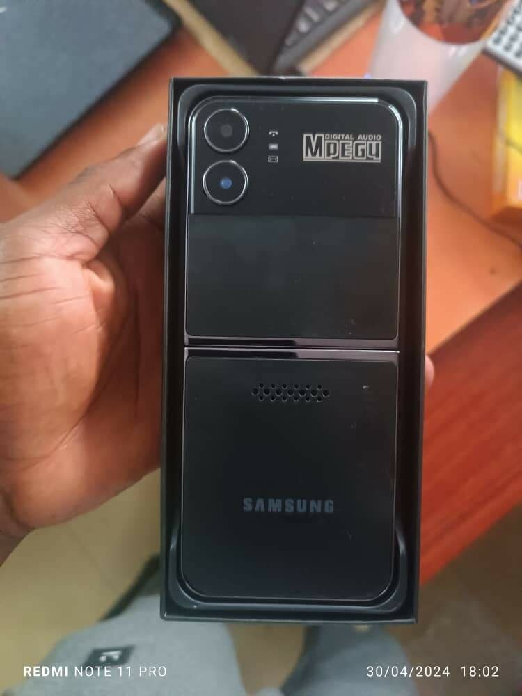 Téléphone portable pliable