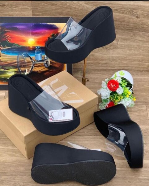 Sandales compensées transparentes