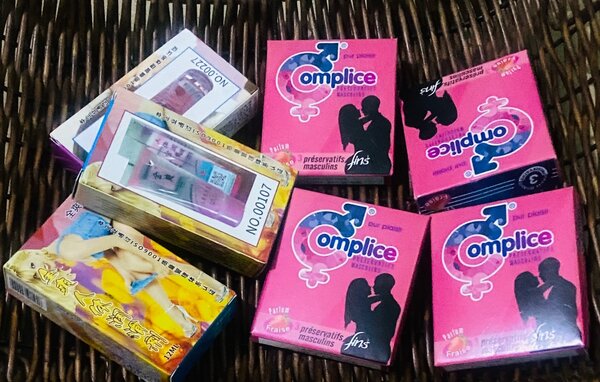 12 préservatifs + 3 lubrifiant