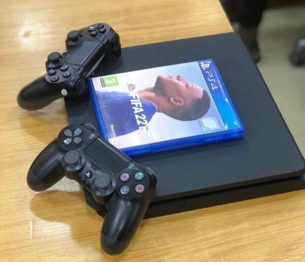 Console PS4 slim