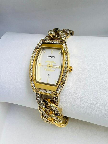 Montre luxueuse sertie de diamants
