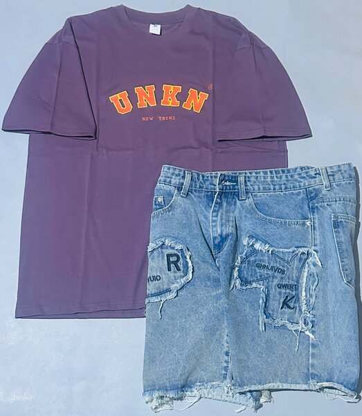 T-shirt et short en jean