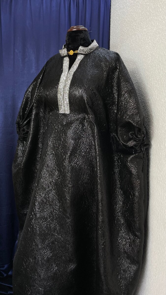 Robe longue caftan noire brillante