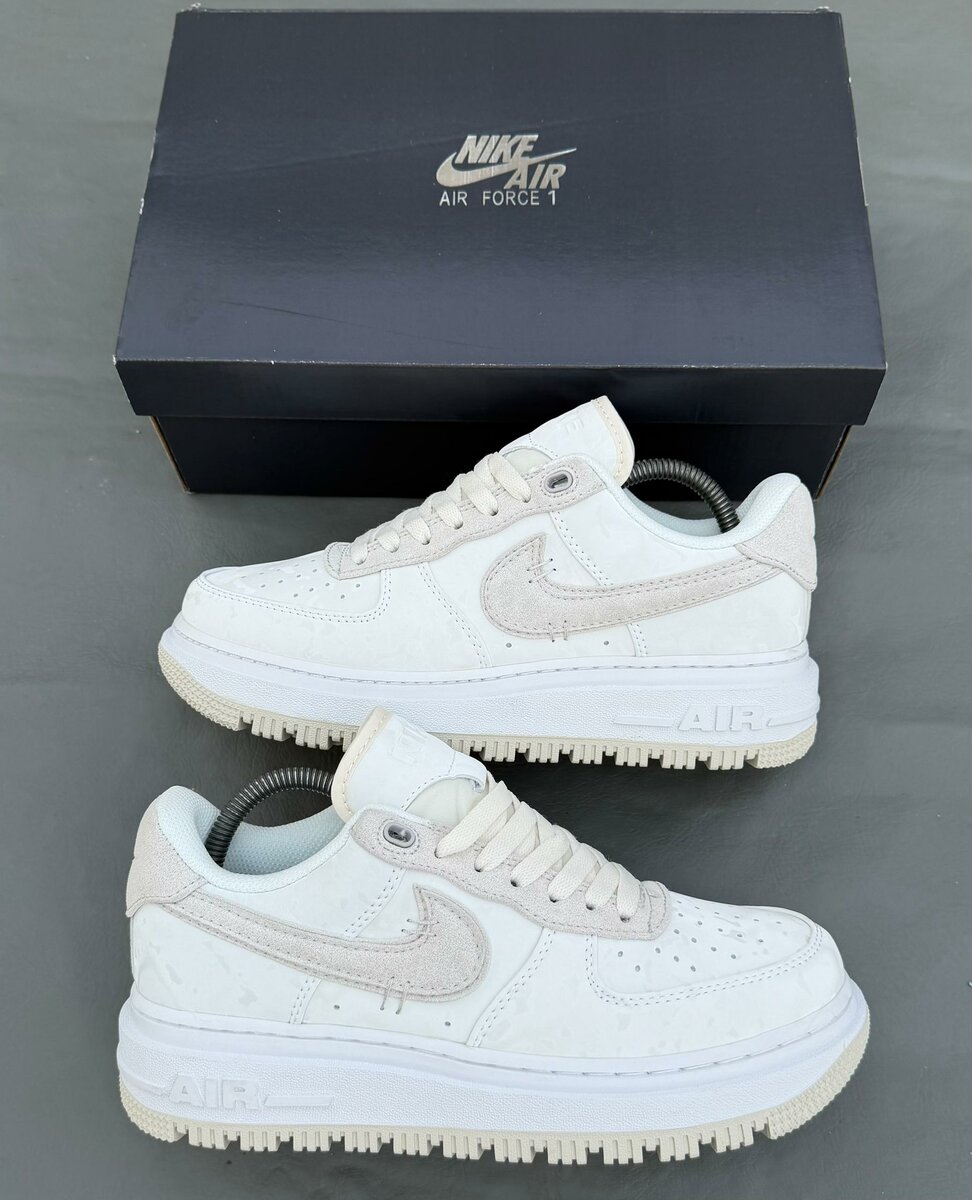 Nike Air Force 1 Sneakers