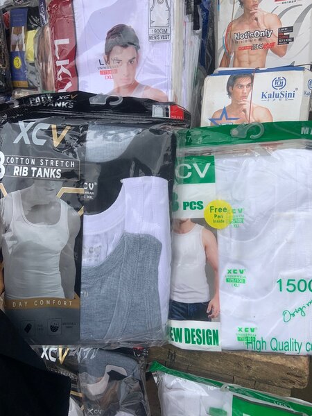 Débardeurs trois trois