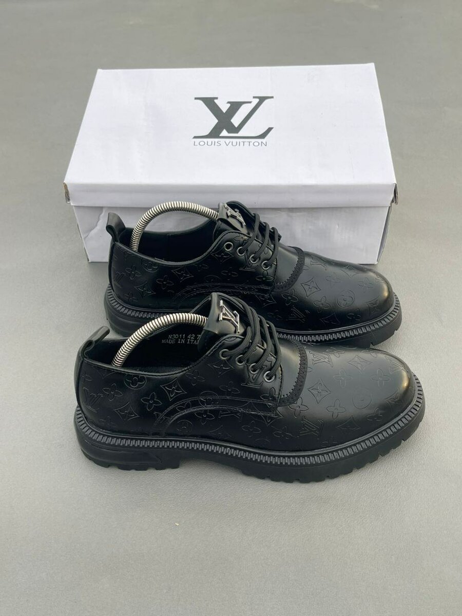 Chaussures en cuir Louis Vuitton