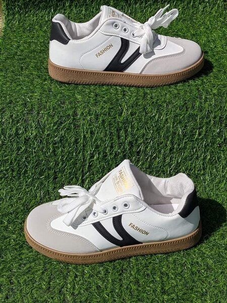 Ladies light sneakers 