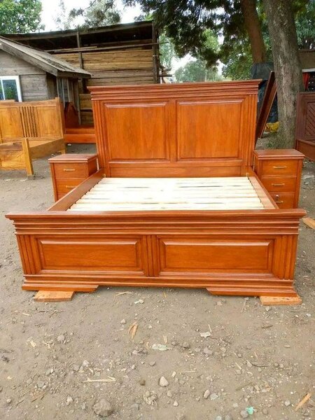 Lit double en bois massif